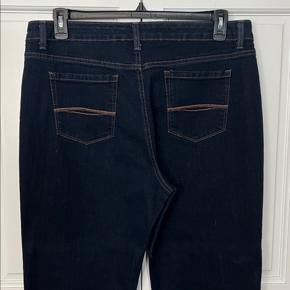 EUC Bandolino Mandie jeans, dark wash, straight leg, stretchy comfort, size 16 - Picture 8 of 14
